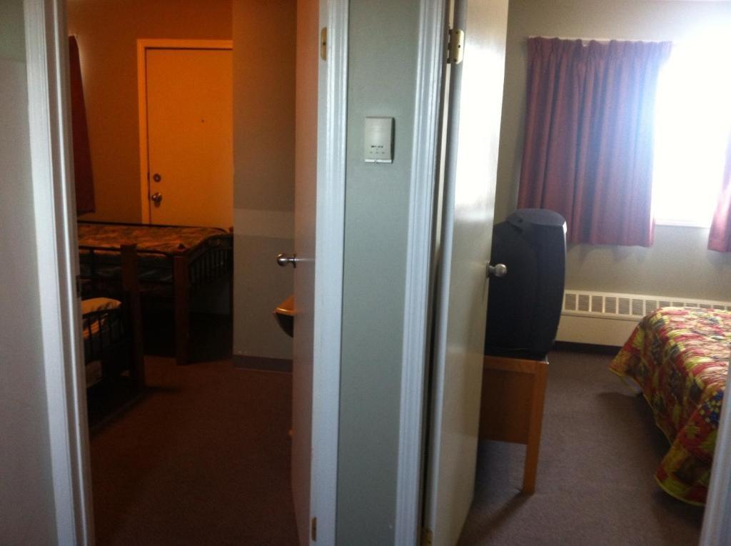 Raccoon Lodge Motel Sylvan Lake Room photo